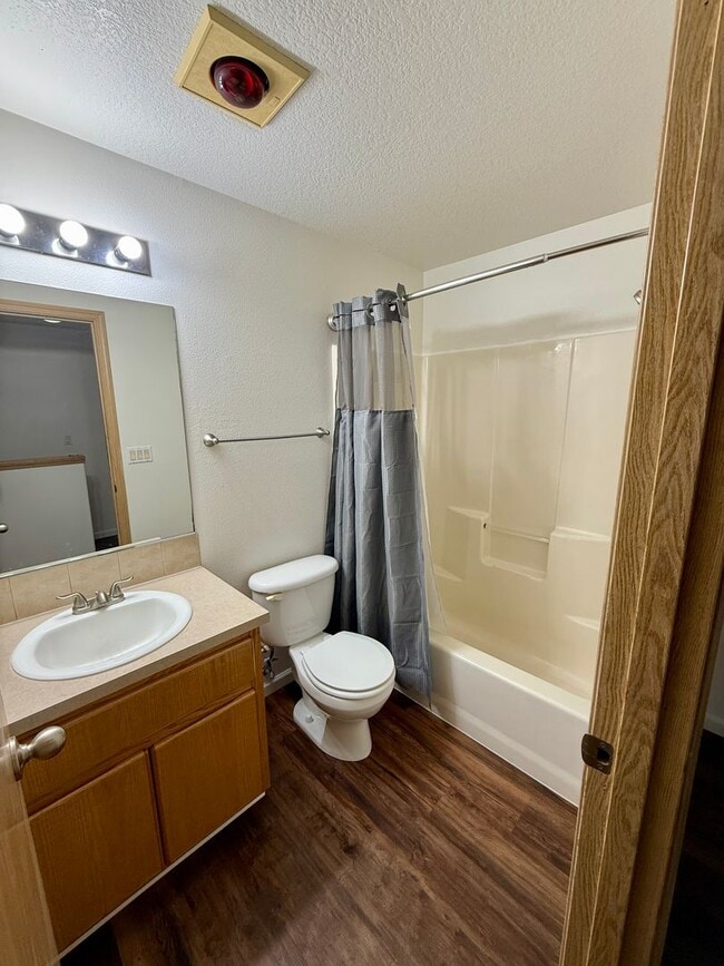 Building Photo - Newly Remodeled 3-Bed, 2.5-Bath Duplex for Rent in Longview