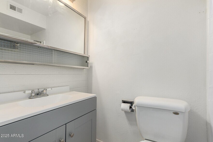 restroom - 373 N Evergreen St