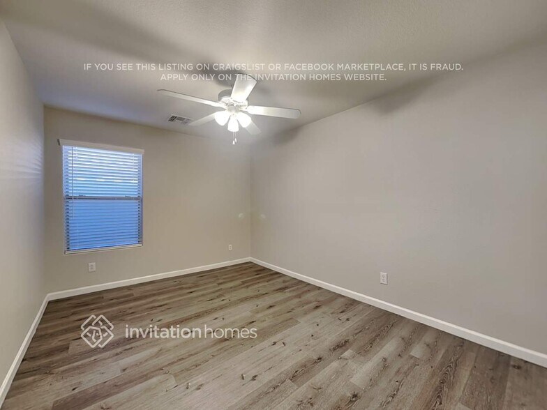 Building Photo - 832 N 166th Ln