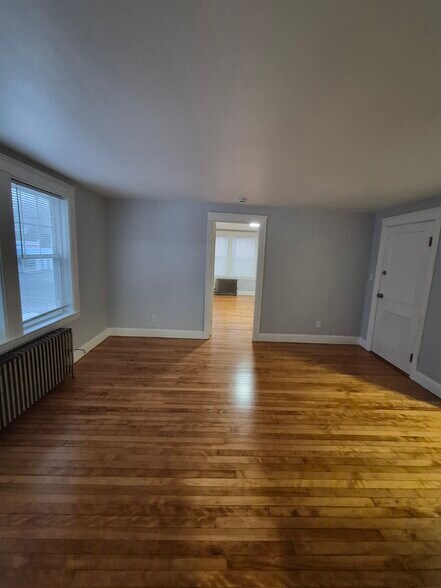 LivingRoom - 191 Main St