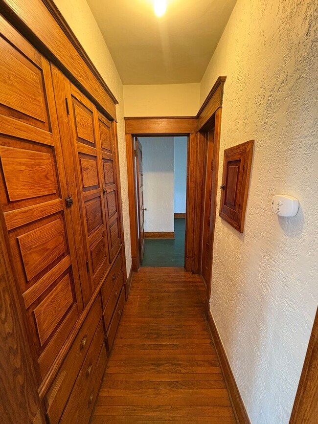 Building Photo - 2447/2449 Maplewood Ave