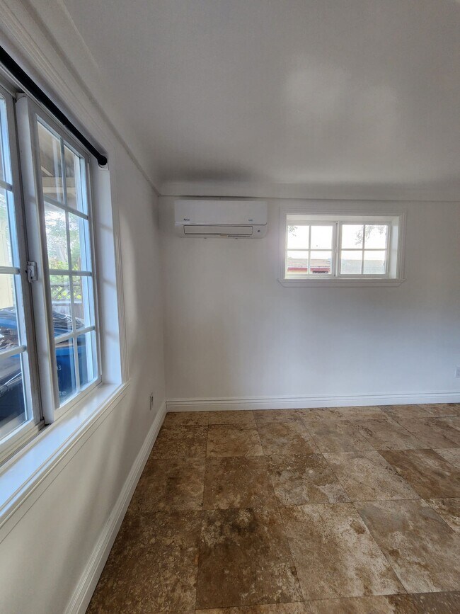 Building Photo - 1208 Lincoln Avenue