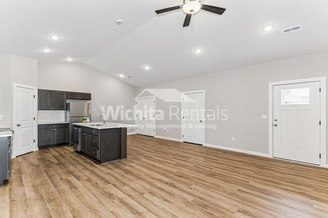Building Photo - 622 Briarbrook