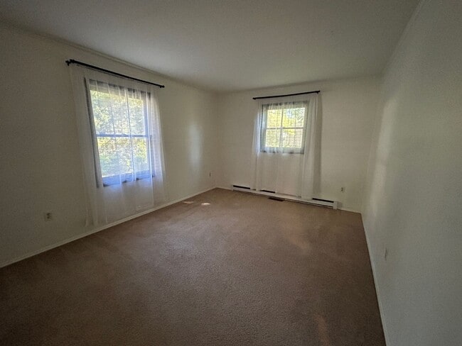 Building Photo - Kenilworth - Adorable 2 Bedroom House