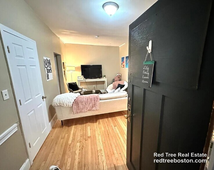 Building Photo - 68 Egmont St