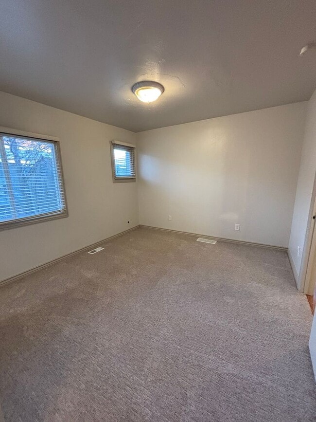 Building Photo - Salt Lake Cottage home 3 bed, 2 baths