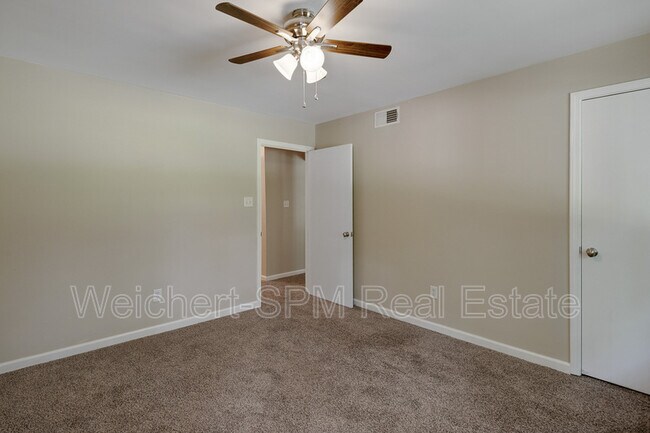 Building Photo - 1843 Fernspring Cove