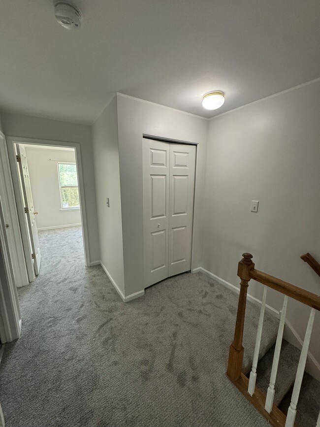 Building Photo - 817 Cove Ct