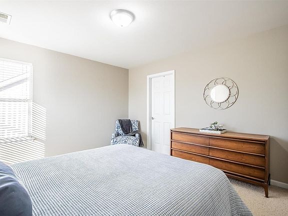 Building Photo - 320 Willott Square Dr