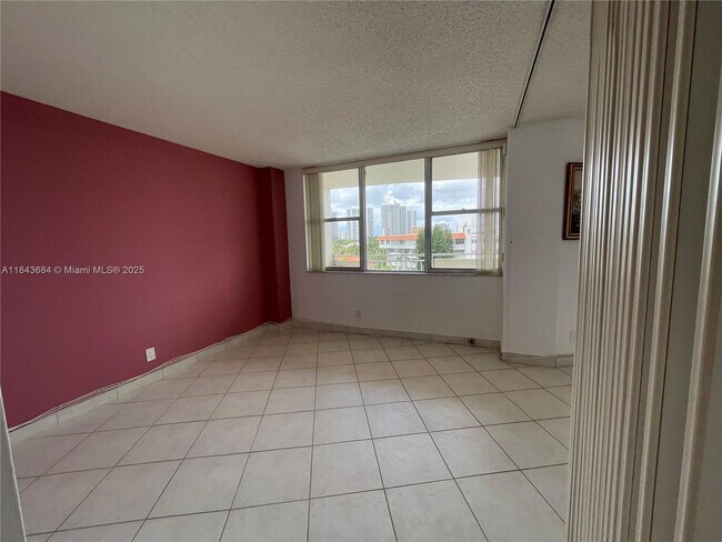 Building Photo - 3180 S Ocean Dr