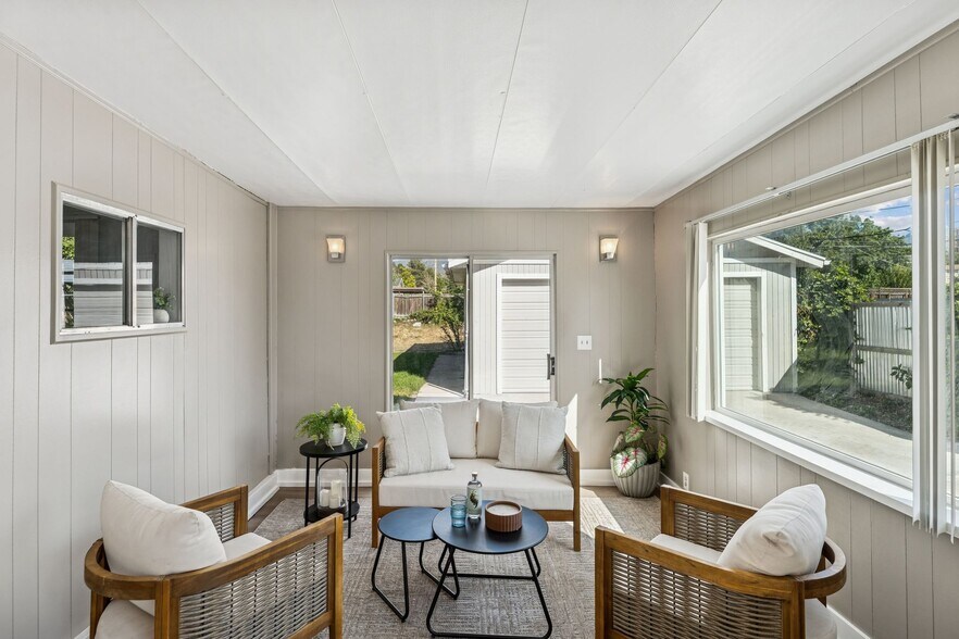 Building Photo - 2937 S 900 E