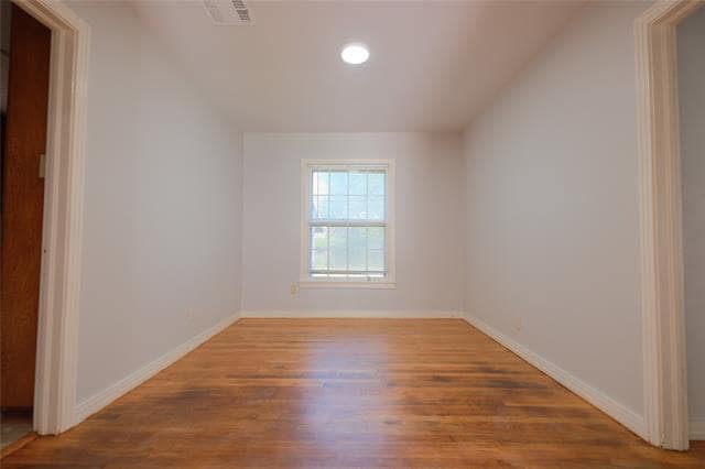 Building Photo - 2104 Kings Ave