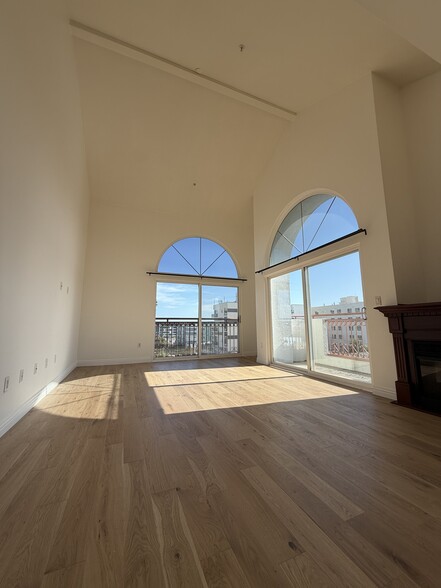 Building Photo - 908 S Ardmore Ave