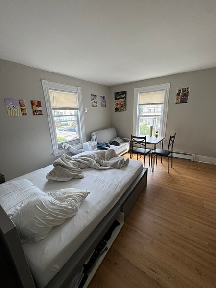 Room - 33 Adams St