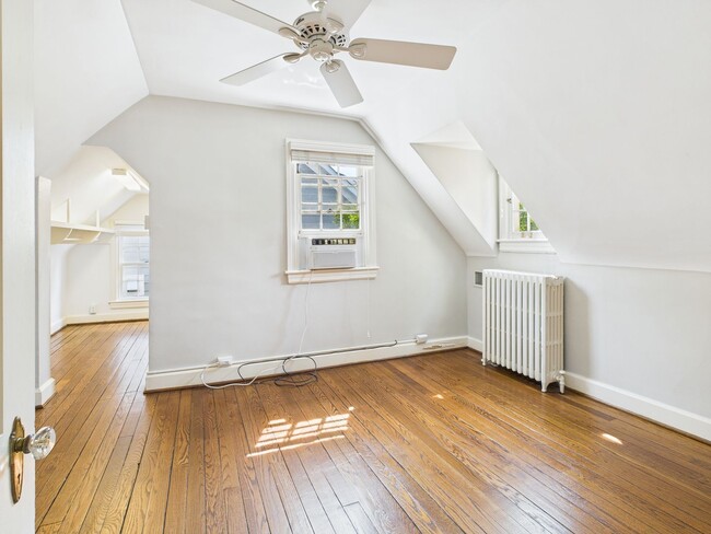 Building Photo - 307 Lexington Rd