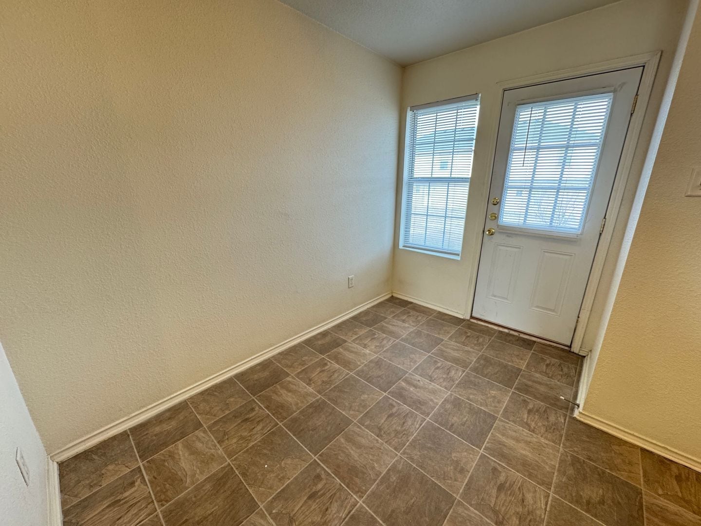 Building Photo - 4405 Abigail Dr