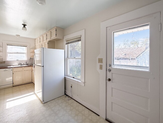 Building Photo - 4812 Ramsey Ave