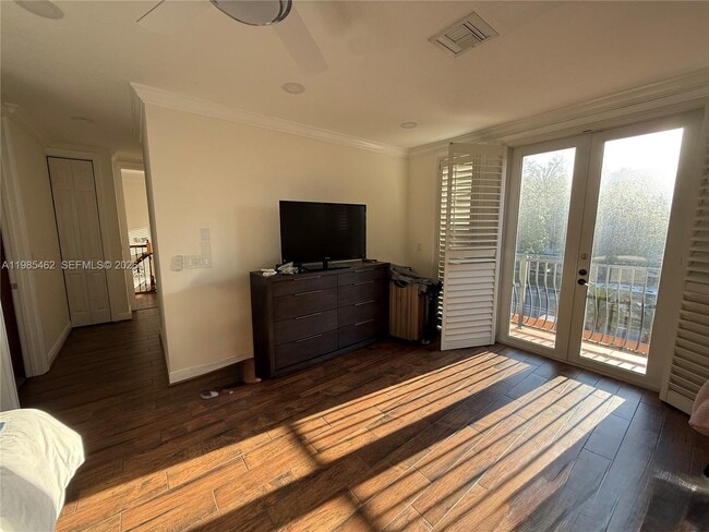 Building Photo - 2636 NE 15th St