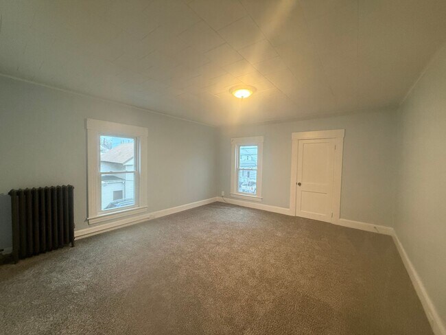 Building Photo - 597 Beech St