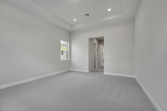 Building Photo - 9341 Crestview Cir