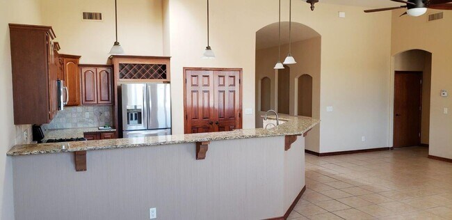 Building Photo - $500 off first months rent, Beautiful Home...