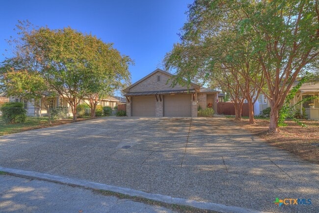 Building Photo - 388 E Faust St