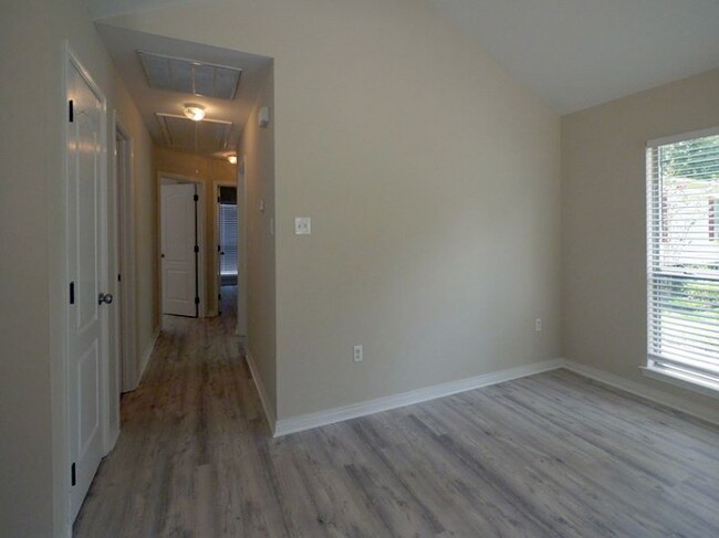 Building Photo - 138 Poe St