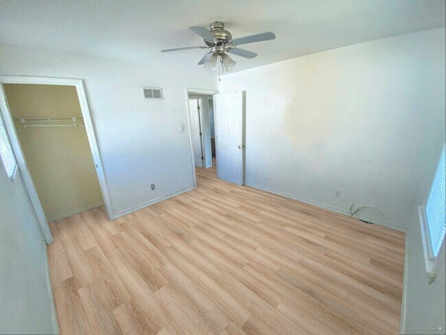 Building Photo - 811 Bella Ln