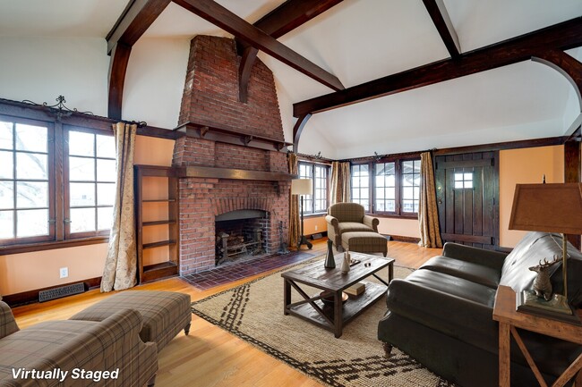 Building Photo - 126 Mahrt Ave