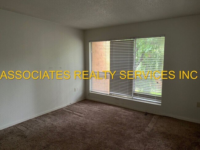 Building Photo - Spacious 2bed/2bath Condo in CREEK’S EDGE in NW Gainesville PRIVATE PATIO!!