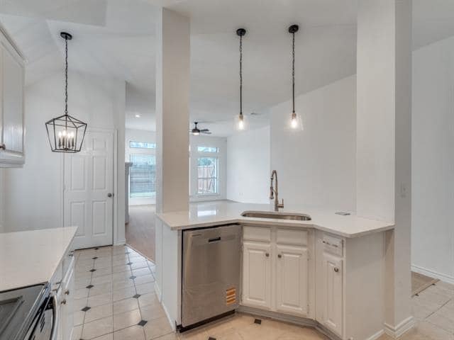 Building Photo - 8017 Ship St