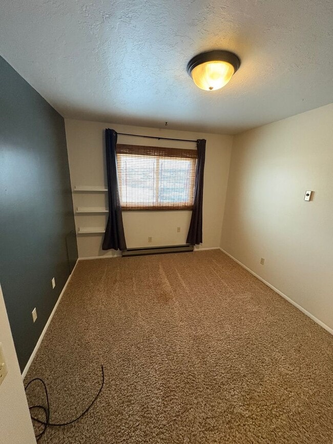 Building Photo - 2 Bedroom Condo