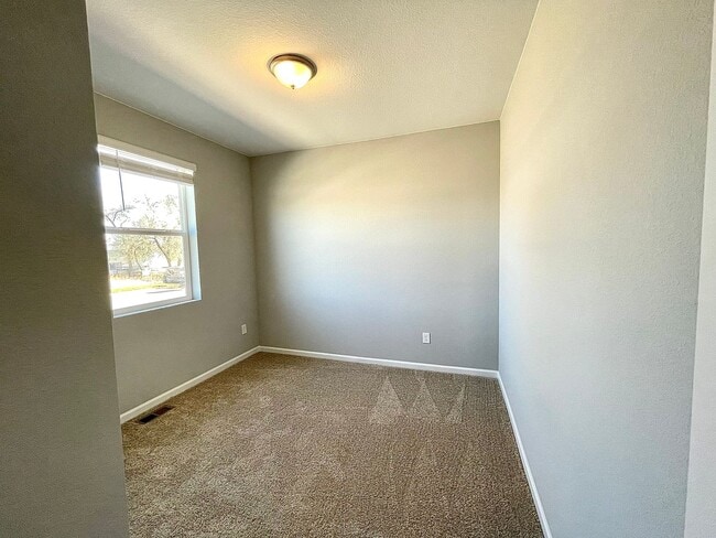 Building Photo - Incredible 3 bed/2 bath home in Fort Collins!