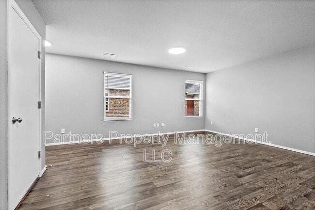 Building Photo - 234 E Anabranch Ct