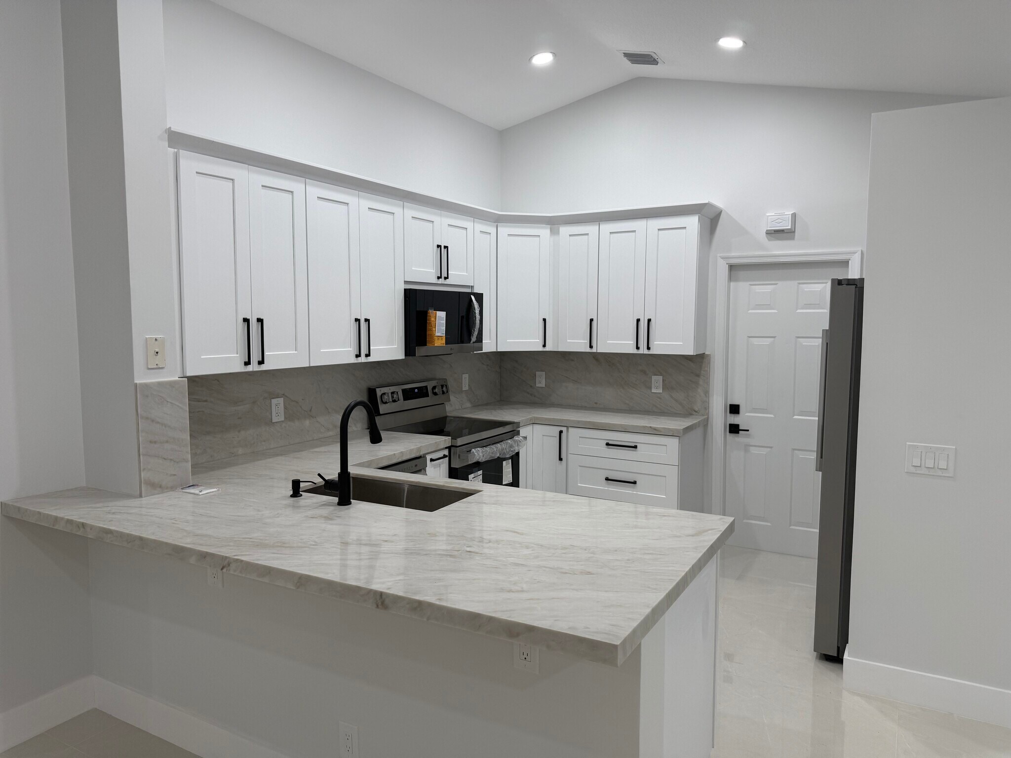 Building Photo - 1560 Canary Island Dr