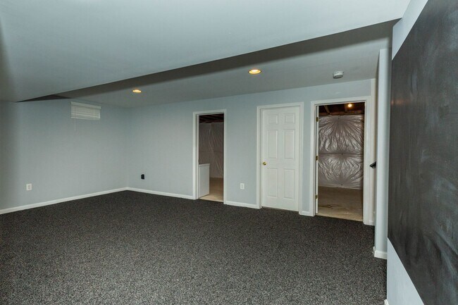 Building Photo - 4 bed, 2.5 bath Single Family Home in Char...