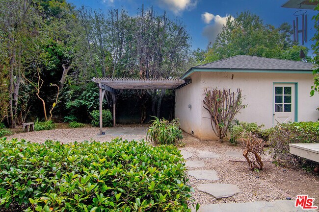 Building Photo - 3401 Corinth Ave