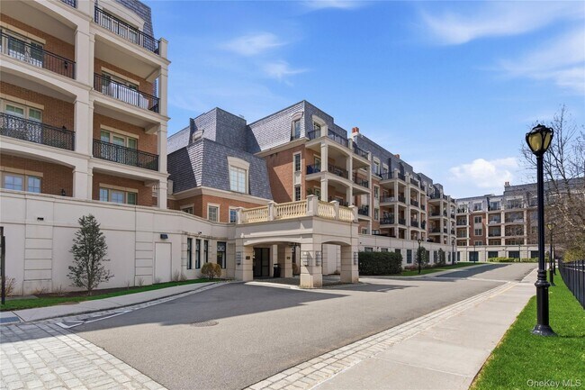 Building Photo - 3000 Royal Ct