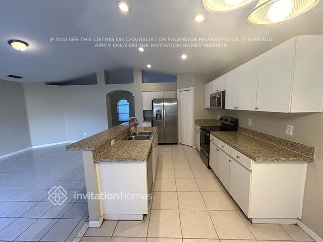 Building Photo - 717 Sand Ridge Dr