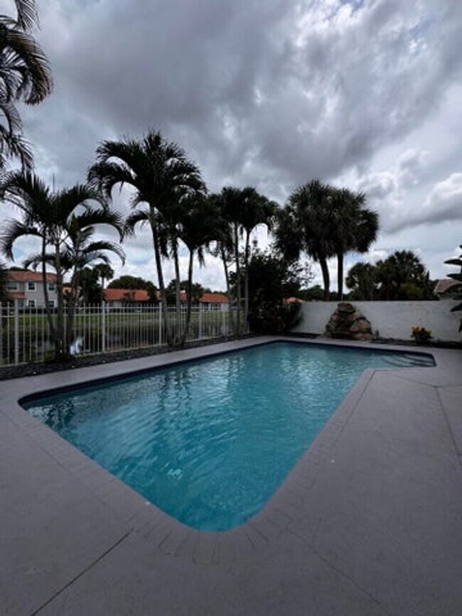 Building Photo - 10302 Buena Ventura Dr
