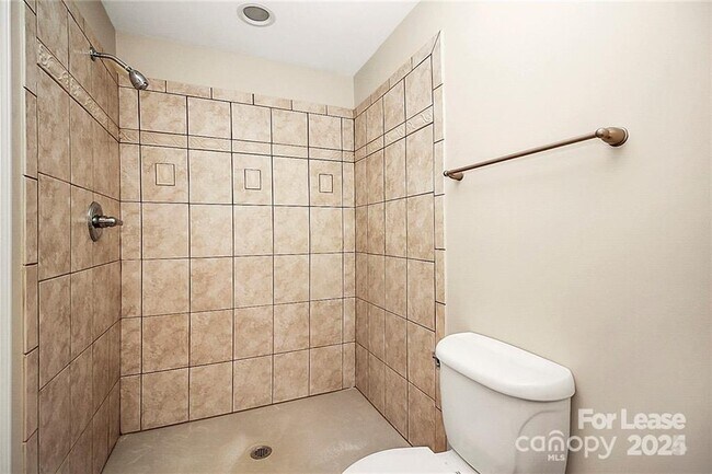 Building Photo - 1005 Rainbow Dr