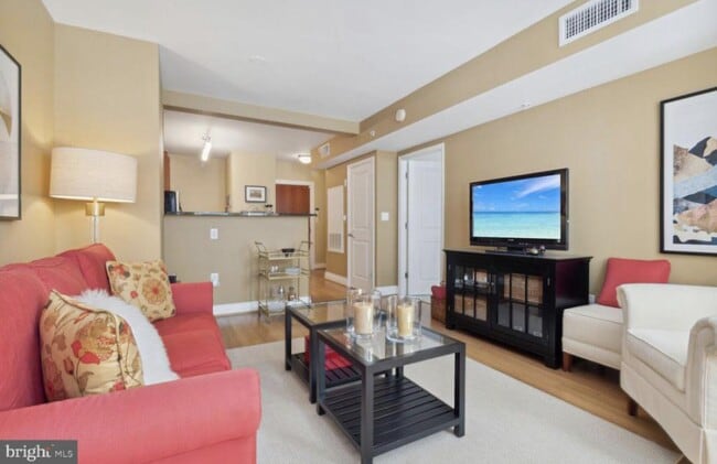 Building Photo - 915 E St NW