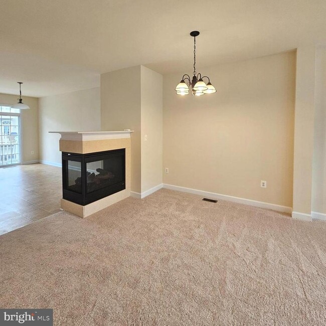 Building Photo - 725 Chevington Ct