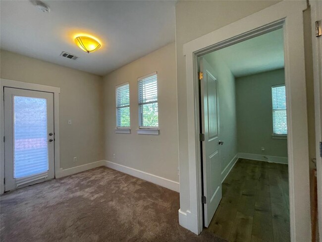 Building Photo - 1007 Taulbee Ln