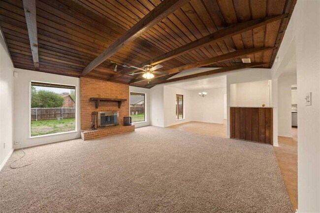 Building Photo - 3010 NE Lancaster Ln