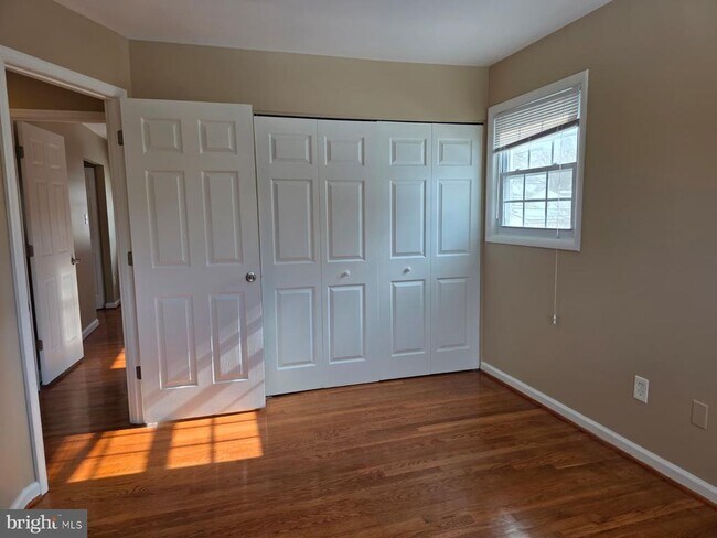 Building Photo - 6212 Thomas Dr