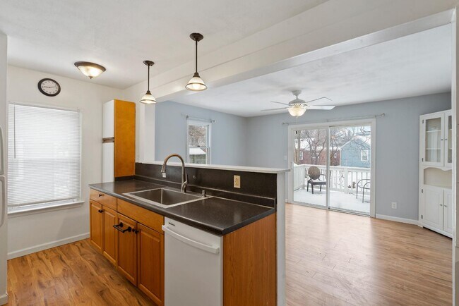 Building Photo - 243 Harwood Ave