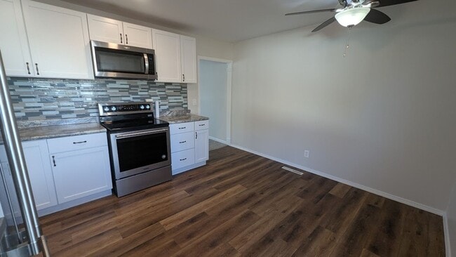 Building Photo - 1750 W 54th St