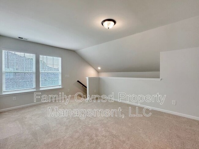 Building Photo - 302 Witch Hazel St