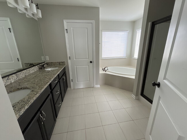 Building Photo - "Charming 4-Bed High Point Home with Granite Elegance & Cozy Fireplace!"